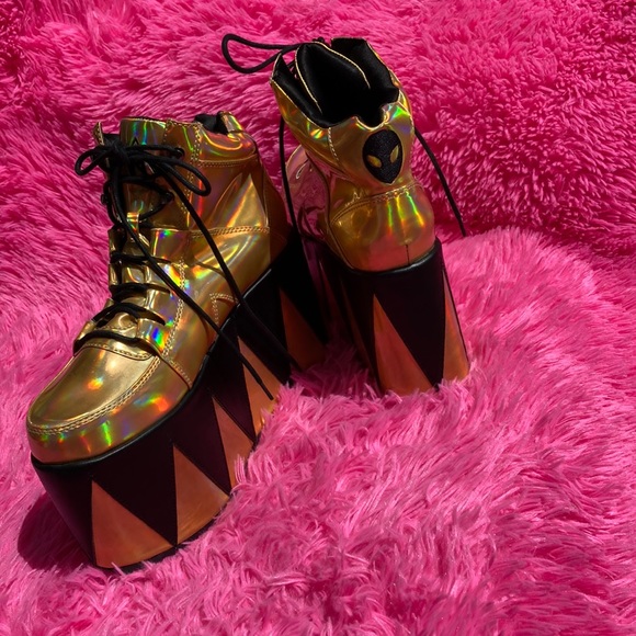 Y Ru Qozmo Politan gold holographic embroidered alien 4” platforms EU 41 US 10 - Picture 3 of 14